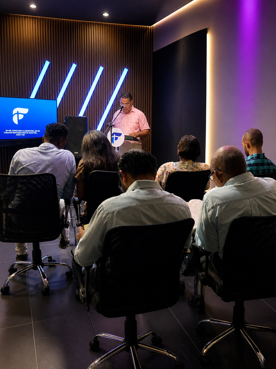 Servicio de Fe y Vida — Carlos predicando